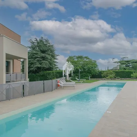 Appartamento Modern Apartment With Shared Swimming Pool Desenzano del Garda