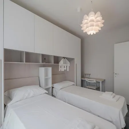 Modern Apartment With Shared Swimming Pool Appartamento Desenzano del Garda