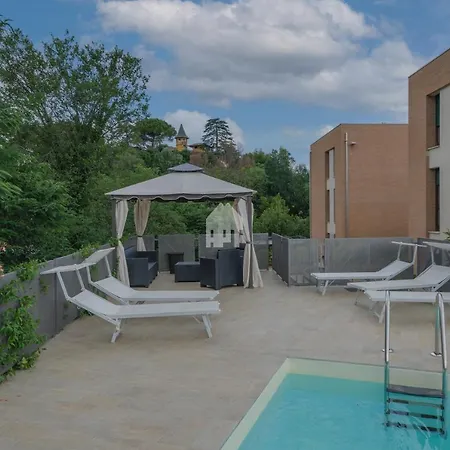 Modern Apartment With Shared Swimming Pool Desenzano del Garda