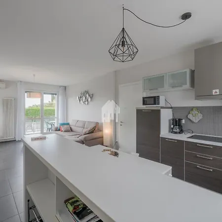 Appartamento Modern Apartment With Shared Swimming Pool