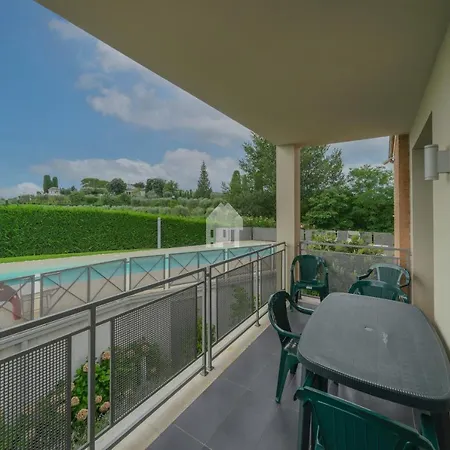 Appartamento Modern Apartment With Shared Swimming Pool Desenzano del Garda