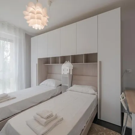 Modern Apartment With Shared Swimming Pool Desenzano del Garda