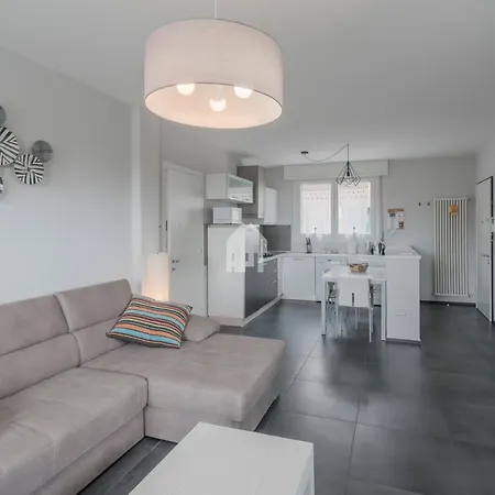Modern Apartment With Shared Swimming Pool Desenzano del Garda