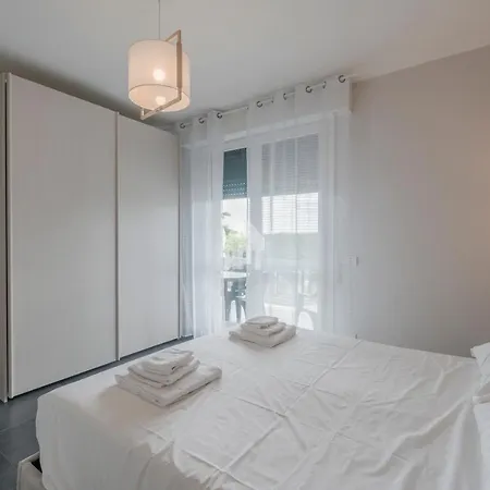 Modern Apartment With Shared Swimming Pool Appartamento *
