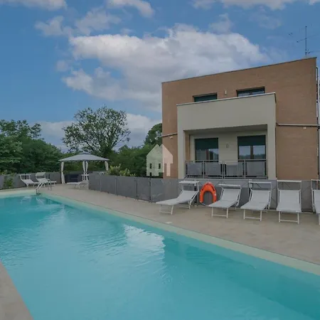Modern Apartment With Shared Swimming Pool Desenzano del Garda