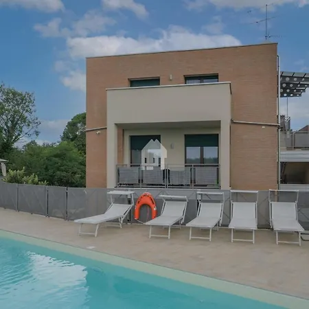 Modern Apartment With Shared Swimming Pool Appartamento